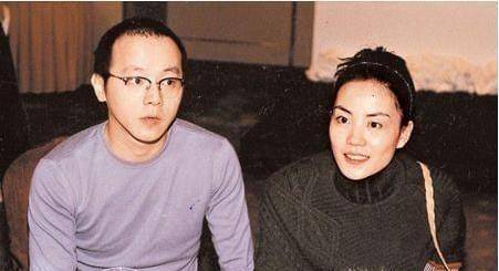 然而,最终在父母的逼迫下,张亚东还是和前妻张亚东离婚了.