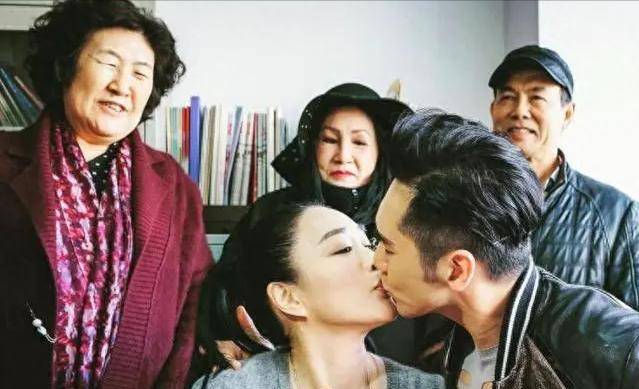 原创3段婚姻3个女儿51岁再为小12岁老公生四胎钟丽缇为啥这么拼