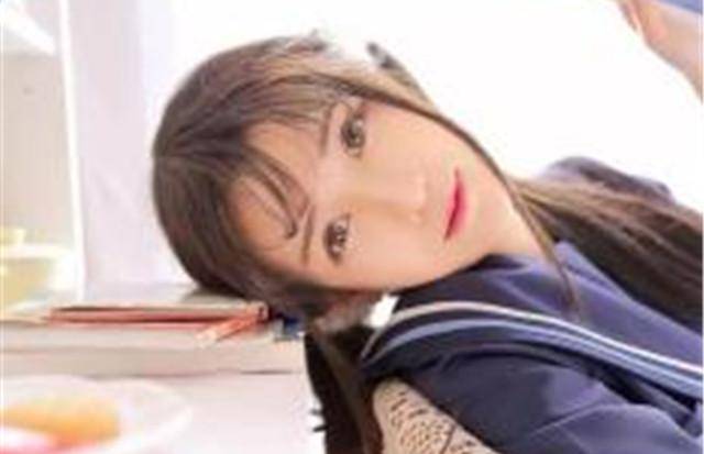 原创00后小美女木汁收入过百万放养长大爸妈几乎不管我