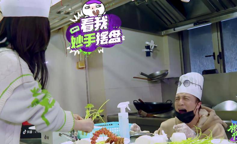 杨超越薛之谦做双龙戏珠看到成品后这真的不是在逗我