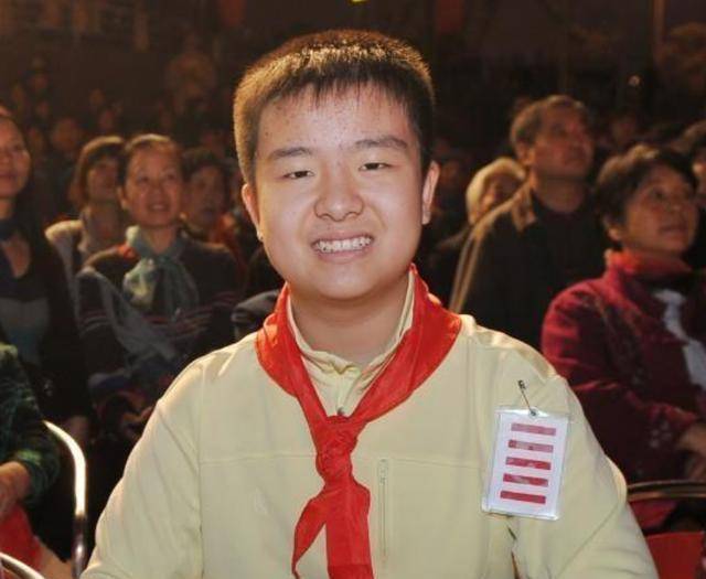 "五道杠少年"上了民办大学,"不屑弟"却考入哈佛大学_黄艺博_孙童_人生