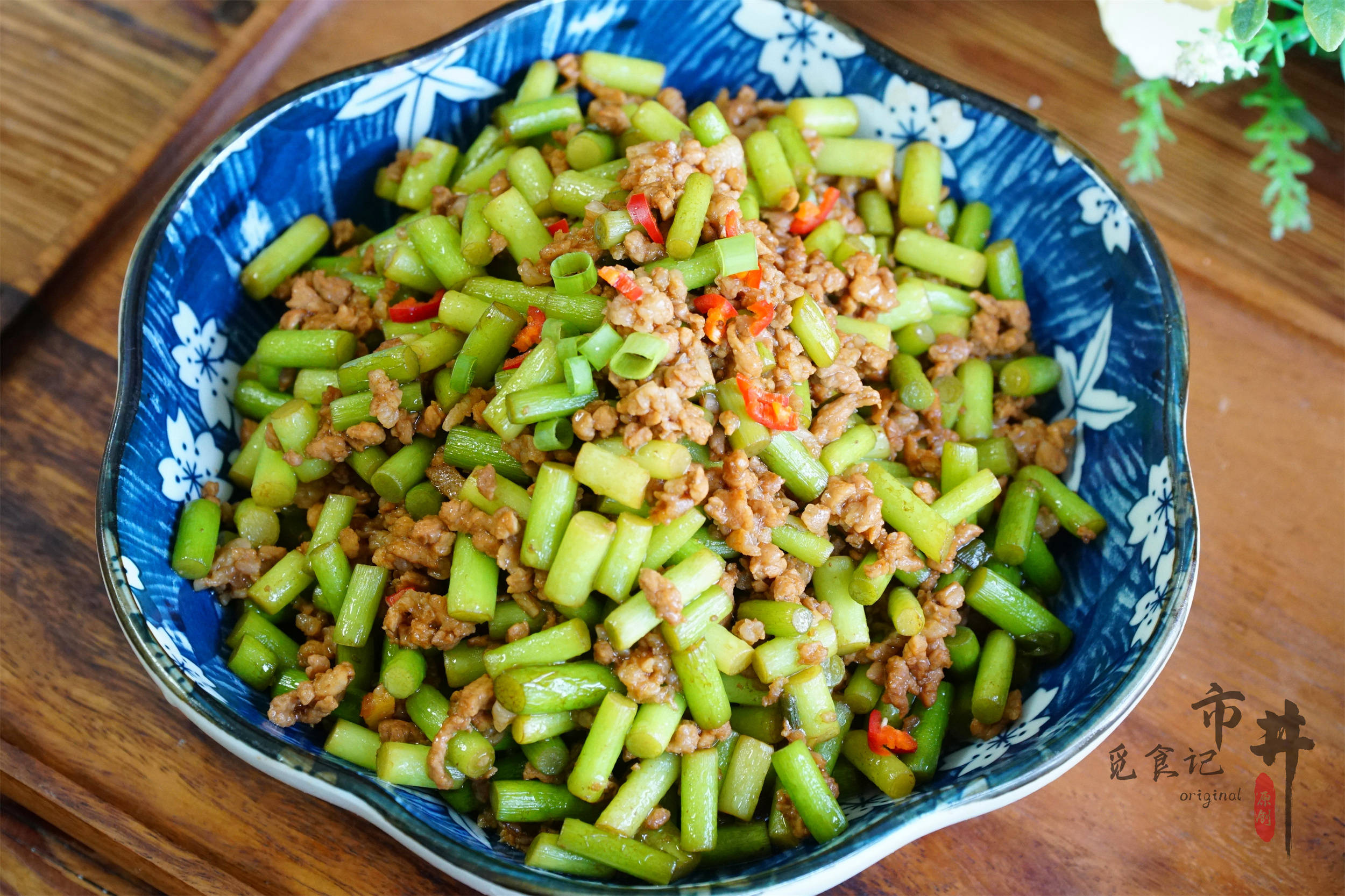 更能发挥蒜苔的滋味特性,分享一道下饭神器——蒜苔炒肉末,做法简单省