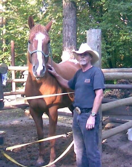 而和雷安一起被收养的弟弟米尔顿,随着年龄的增长,则对他所遭受的殴打