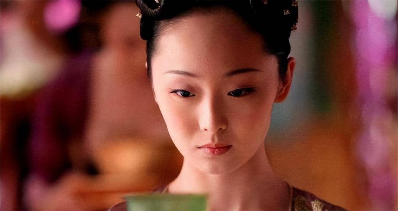 图源影视剧因为在冯润之前,已经有过非常典型的例子了.