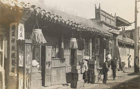 原创民国年间的北京街景图3是房上长草的面馆图5是古朴的茶叶店