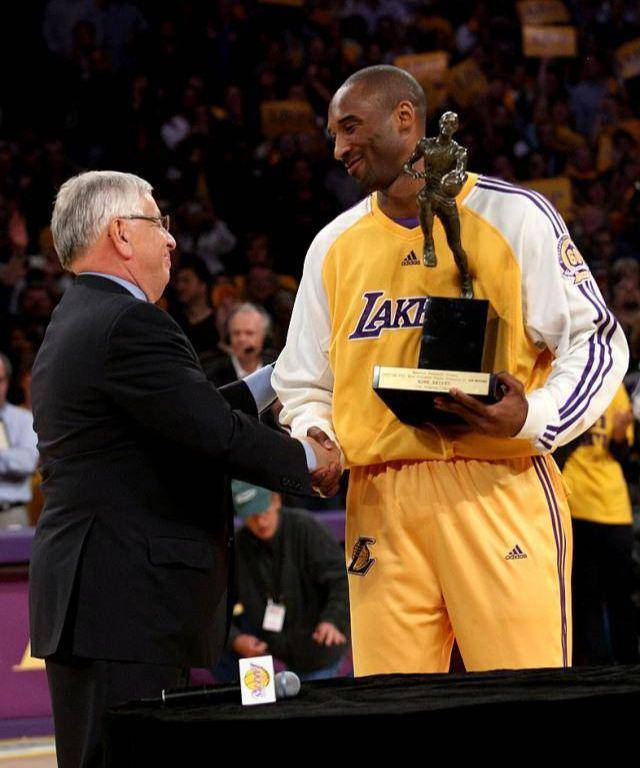 原创nba历史上最具有争议的4个mvp库里全票上榜乔丹69胜无缘连庄