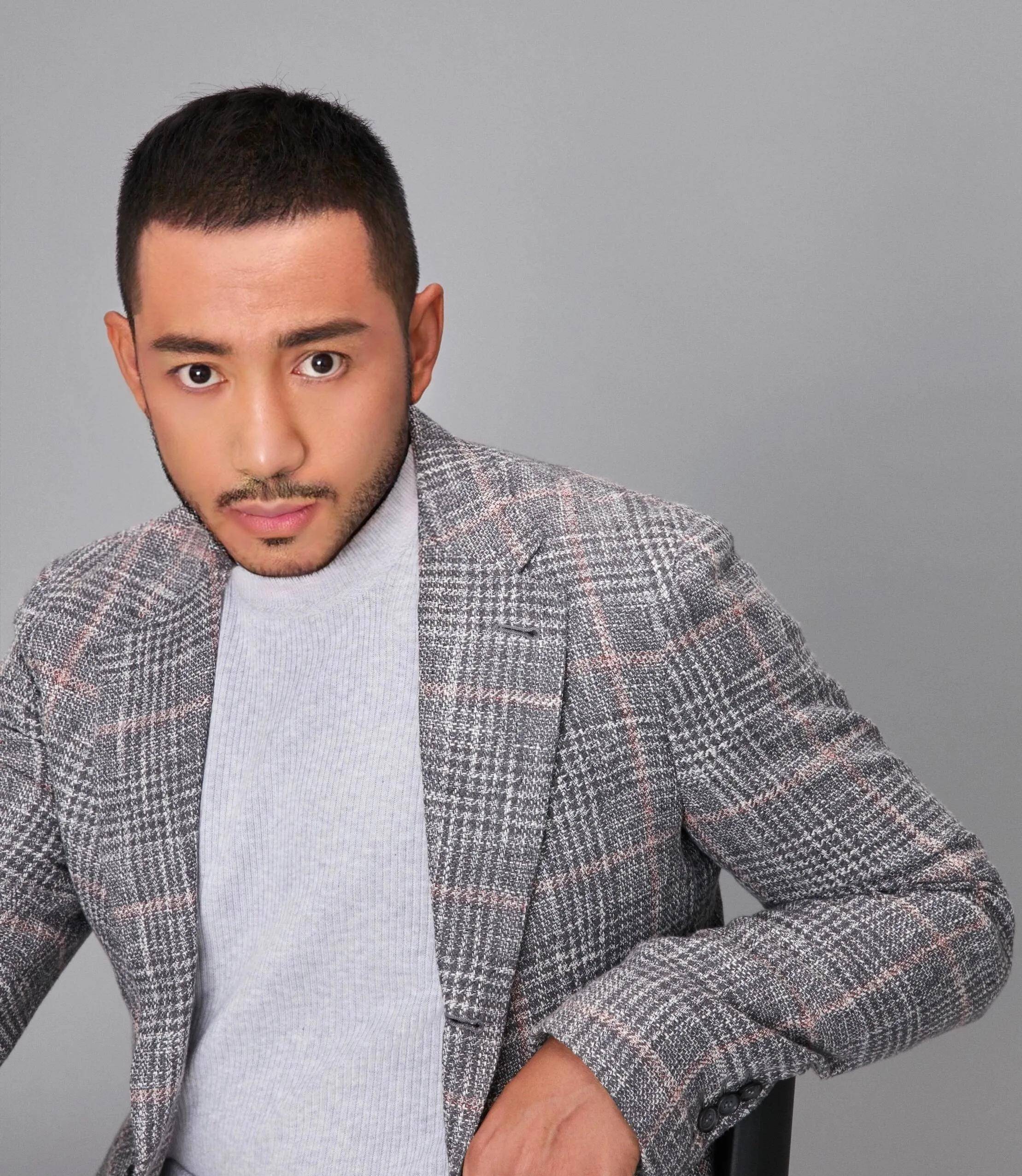 演员阿斯茹,嫁给瘫痪的谷智鑫,结婚9年生两子