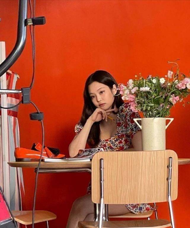 原创粉墨jennie陷爱权志龙后攀高峰连拿两国民代言索吻隔空秀恩爱