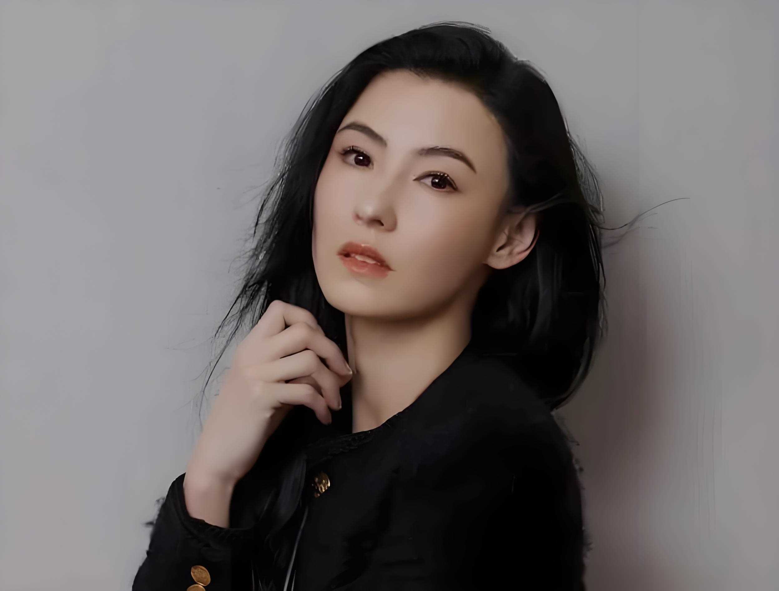 张柏芝大儿子恋上女教练,母子关系紧张致其住院,引发热议