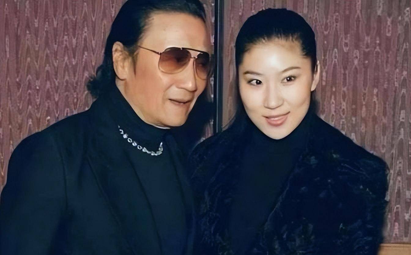 祖孙关系结束后,三年后谢贤和coco被拍到一起吃饭,还被拍到和另一名