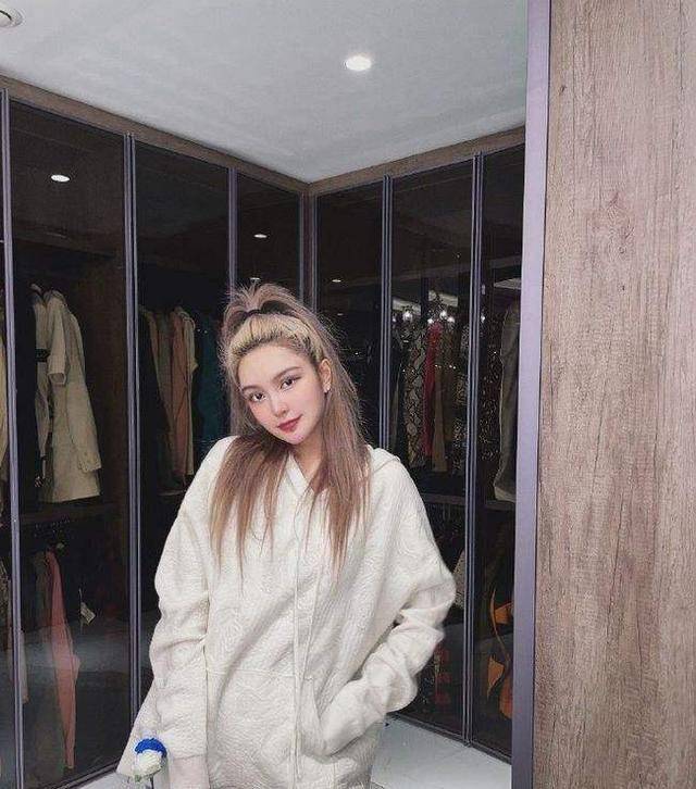 段星星赘婿的一天:和周扬青河边拥抱亲吻,网友:让人