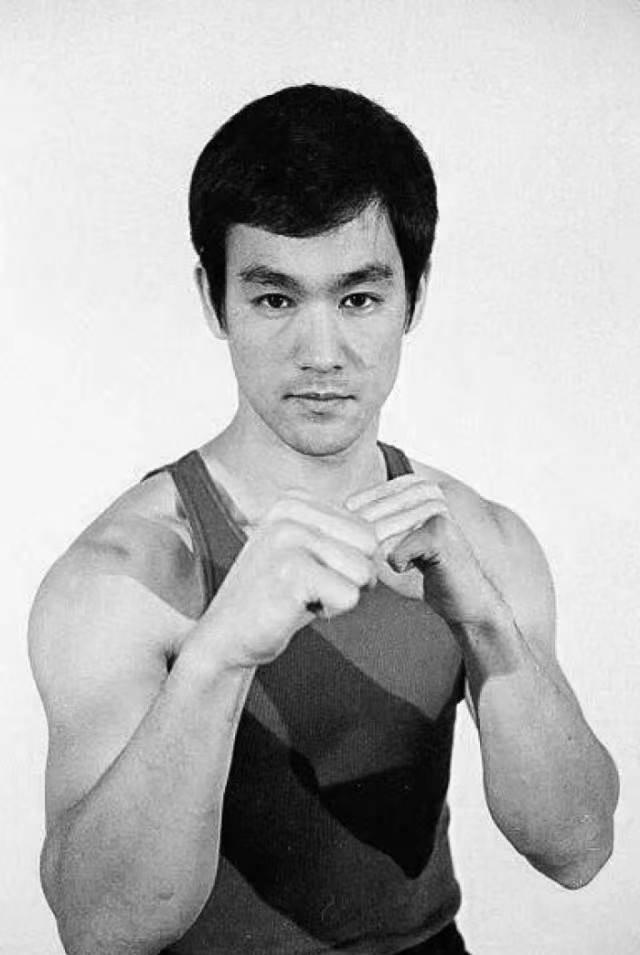 原创李小龙死后发生了什么妻子琳达竟然要换棺材原因让人惊讶