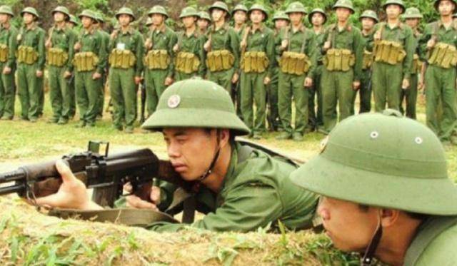 越南士兵为啥不戴钢盔而戴木头做的绿帽子原因很简单