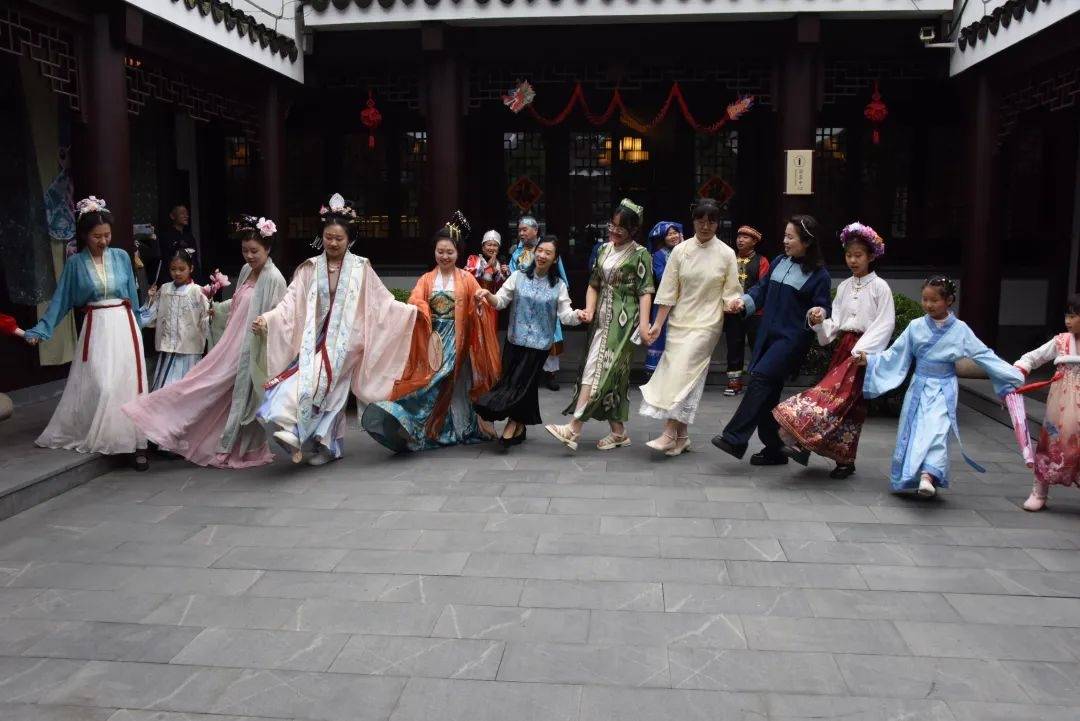 在这场三月三的盛会里民族联欢其乐融融