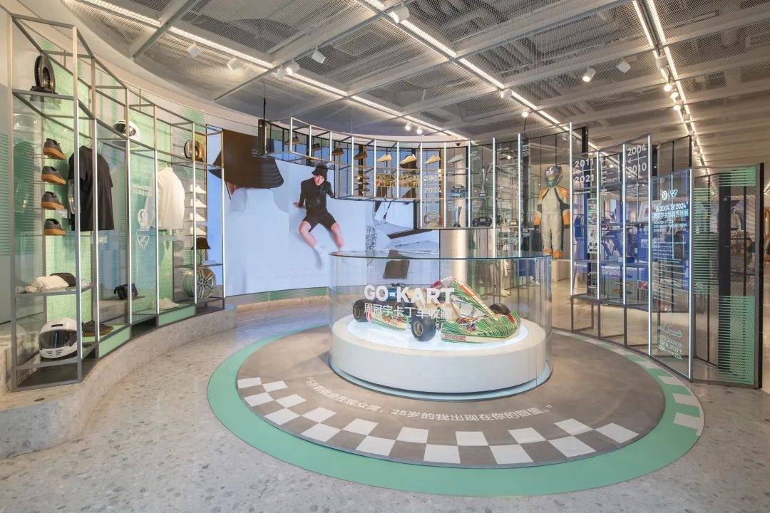 中国首位f1车手空降lululemon上海静安嘉里中心门店