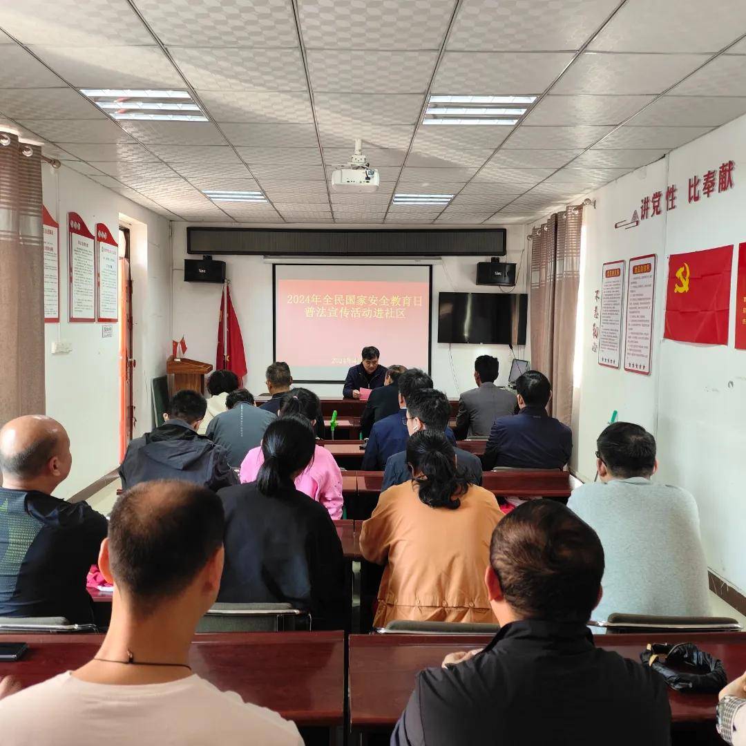 4月12日,市政协机关组织党员干部深入东关街道办事处玄妙观社区,开展