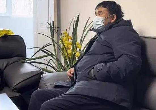 原创13年前火了的大衣哥朱志文曾经一个人破包接受商演如今如何