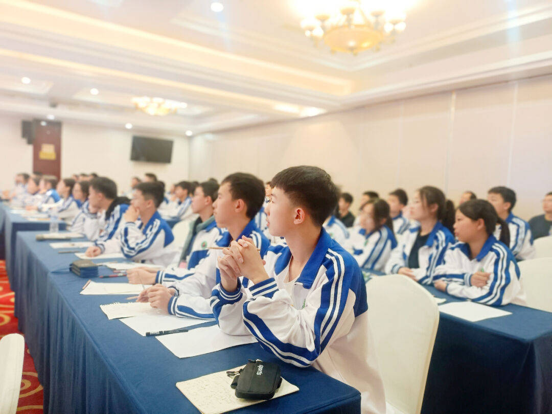 发现自我筑梦未来枝江一中学子在京聆听生涯家学业规划讲座