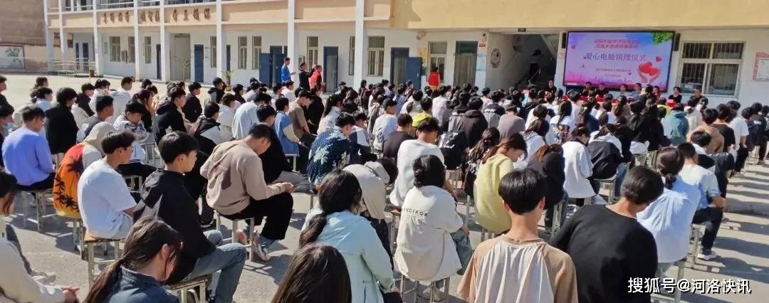 大进公益在活动现场,市助学济困联合会志愿者——宜阳县石村初级中学