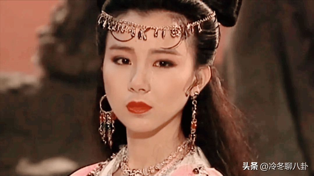 把内地四美和港台八美第一部戏拿来比较颜值差距就出来了