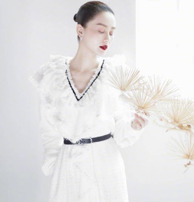 刘诗诗产后,她在形象上的变化,比如可能存在的尴尬感不值得我们关注.