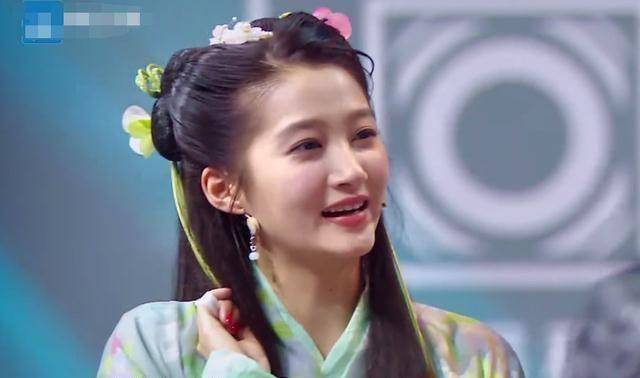 原创关晓彤被惩罚发最爱的人丑照坚决不发男友鹿晗晒了另一男人