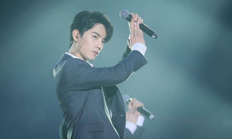 肖战也算是在众多打击下又重新站起来了吧,复出的行程也是安排的非常