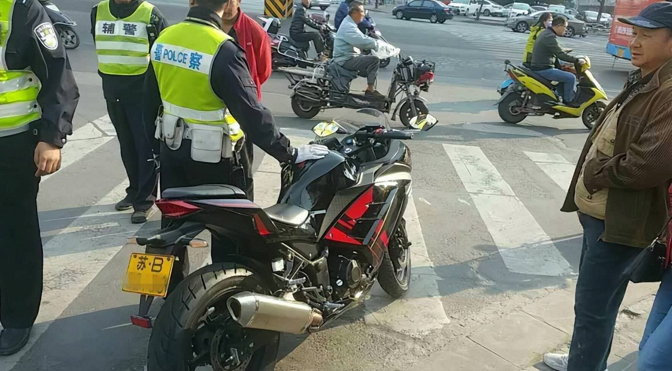 这一变化对于摩托车市场产生了深远影响,许多