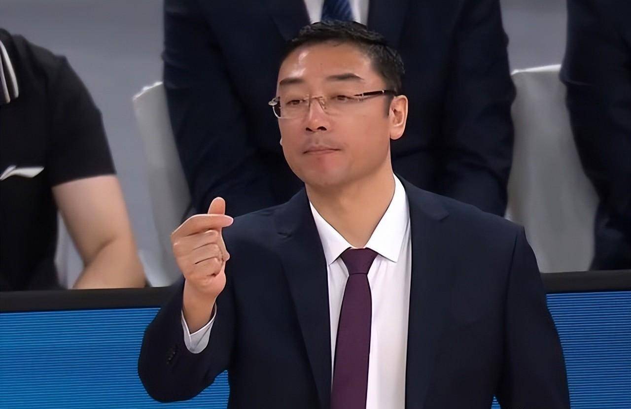 原创空砍241030岁男篮国手拒绝握手提前离场他是上海最想赢的球员