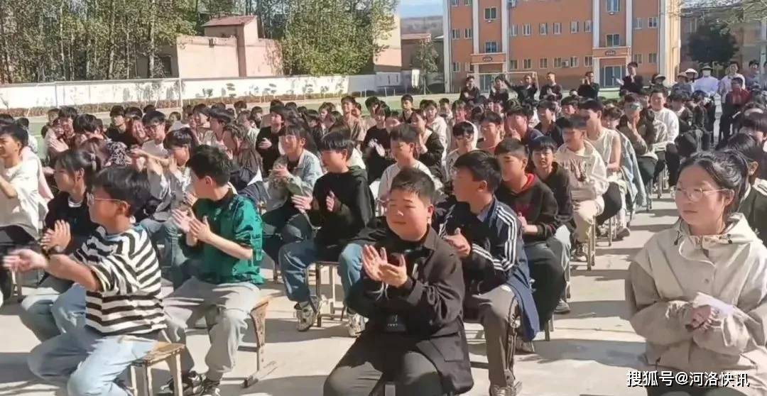 河南省洛阳市助学济困联合会携手大进律所向山村学校捐赠电脑