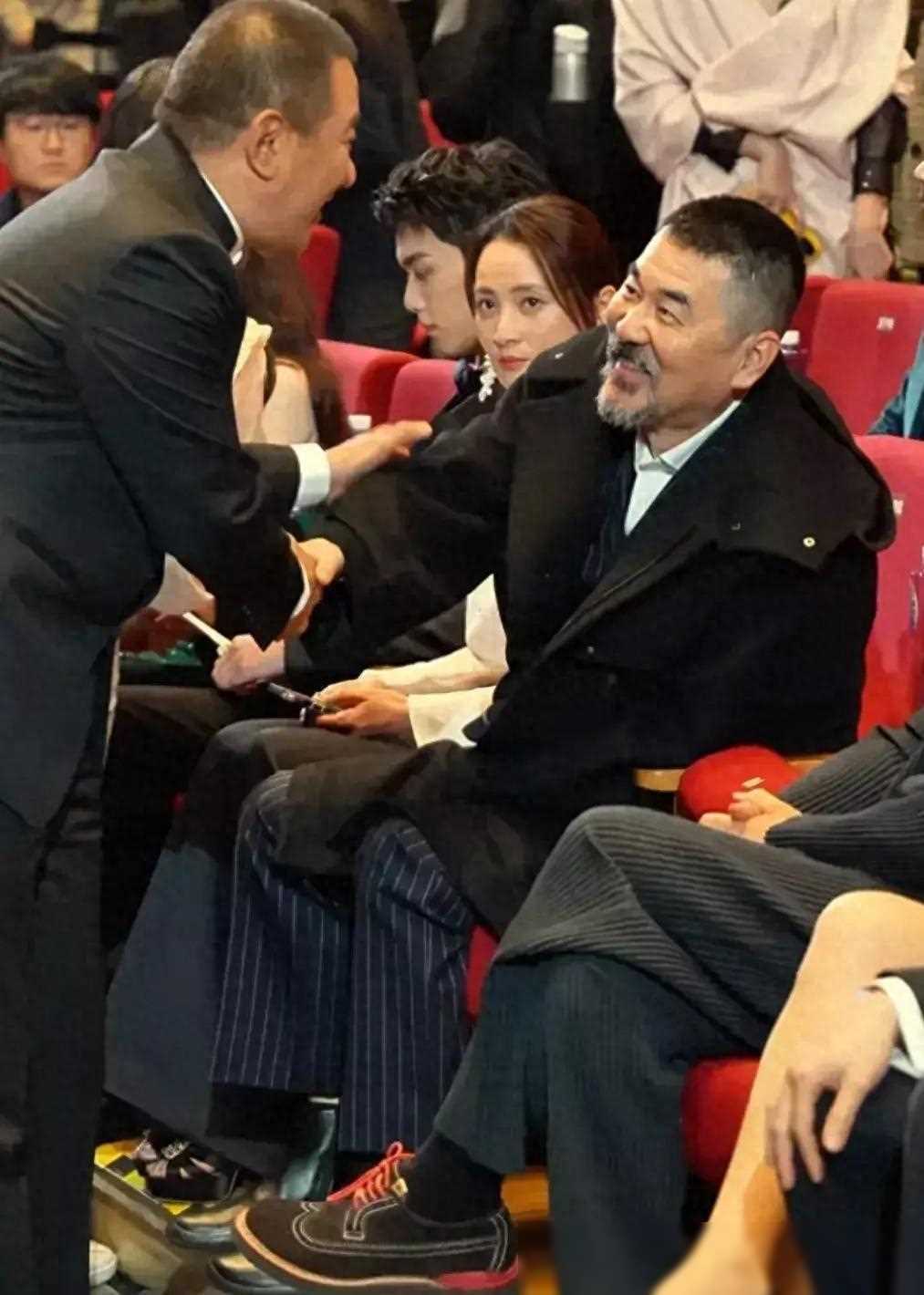 不愿起身演皇帝丁勇岱谁也不怕