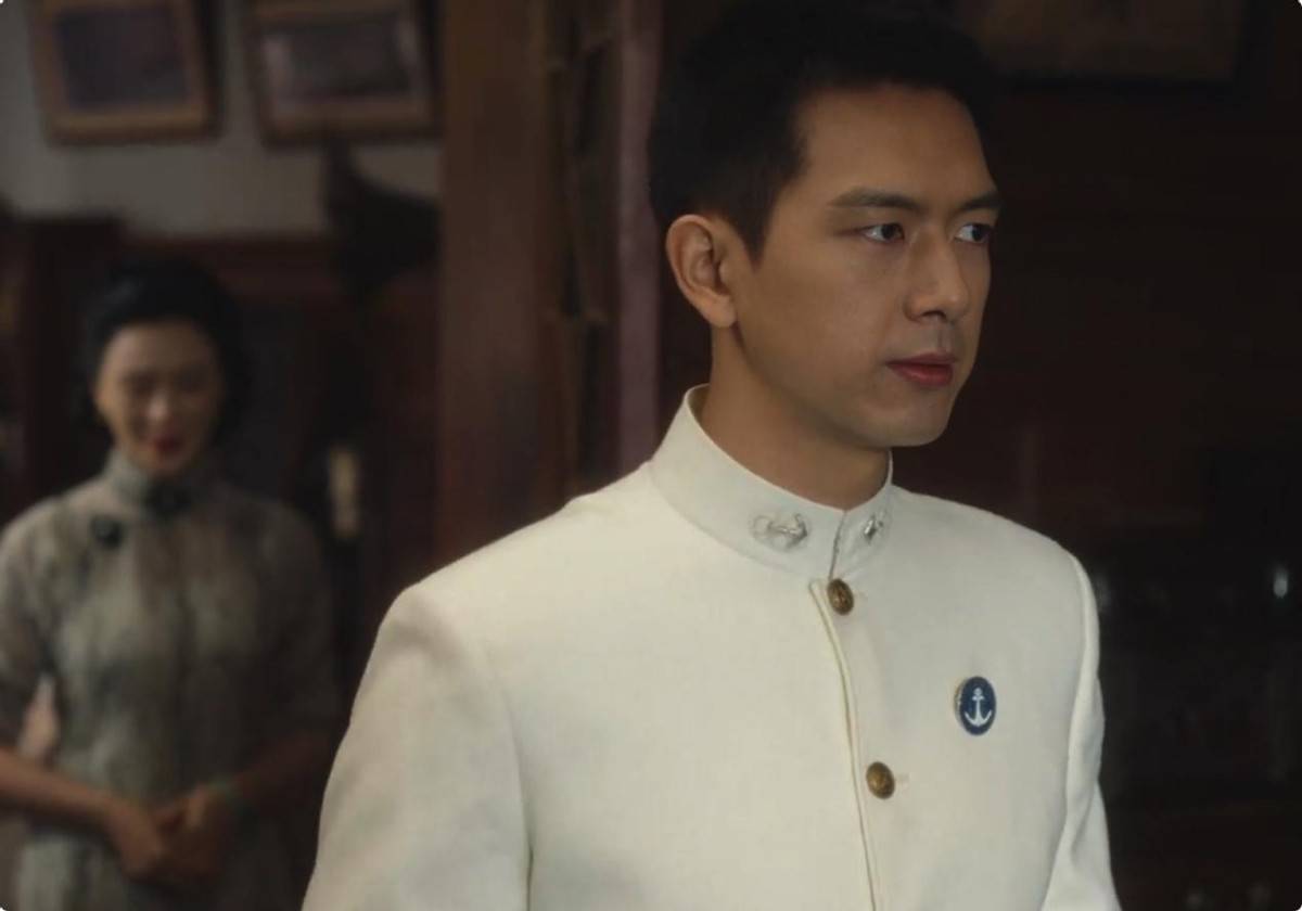 故事的背景设置在抗战时期,男主华桢(李现饰)出身于国民党高官家庭