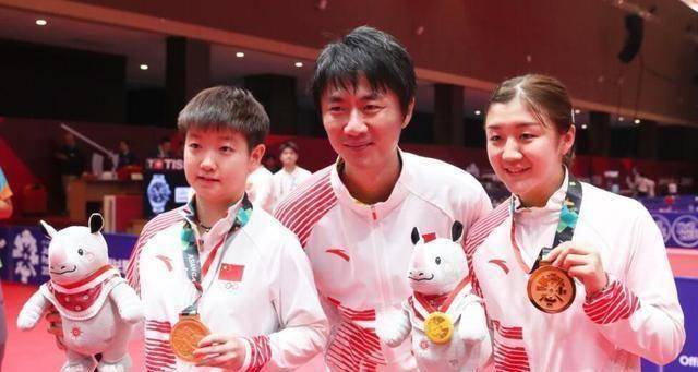 此次集训男队一队的6名教练员全部在列,而女队则有7名教练员,其中闫森