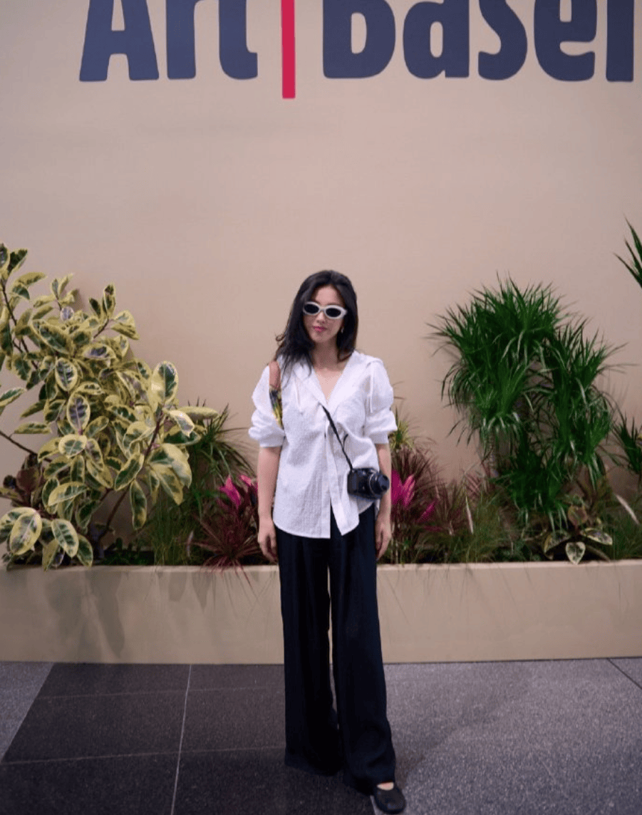 朱珠不愧是首富都得不到的女人白衬衫奶奶鞋也能穿出万种风情