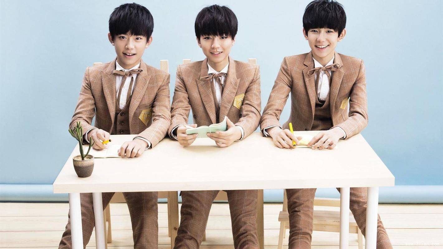 原创tfboys官博文案引解散猜测2万网友吵翻天时代峰峻几个意思
