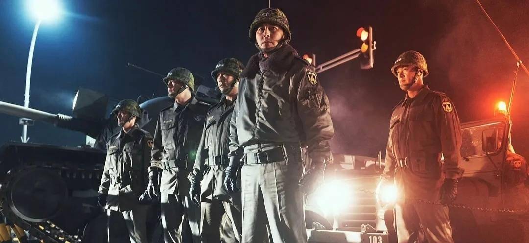 《首尔之春》以1979年全斗光军事政变为背景,黄政民,郑雨盛和李星民三