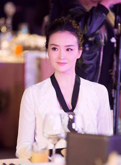 原创晴格格王艳终于出山加盟皓衣行引热议46岁皮肤美得像少女