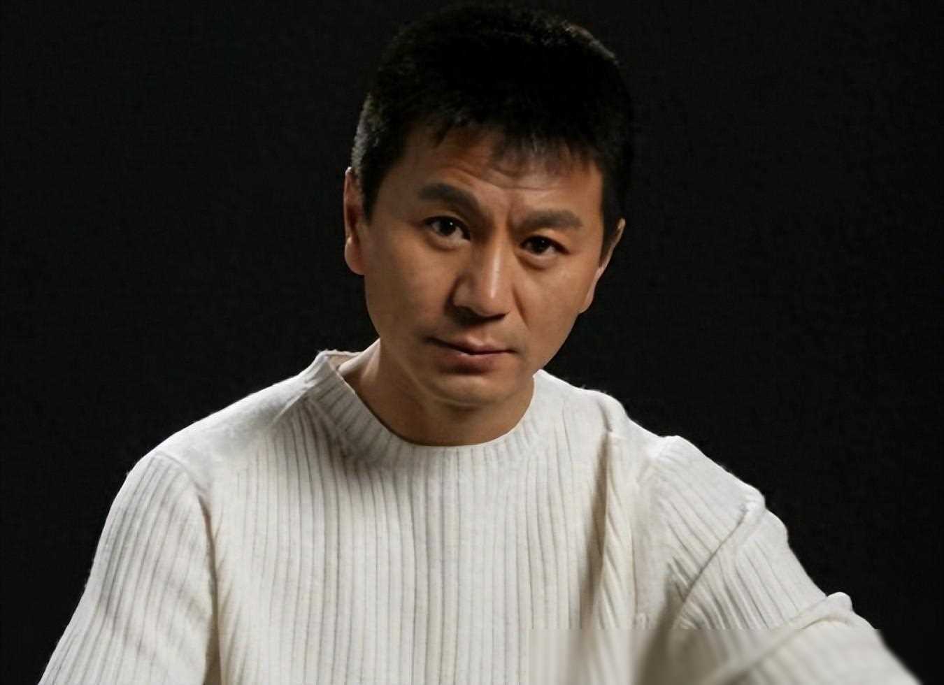 从小时候起,吴若甫就对演员这个梦想怀揣着一颗炽热的心.