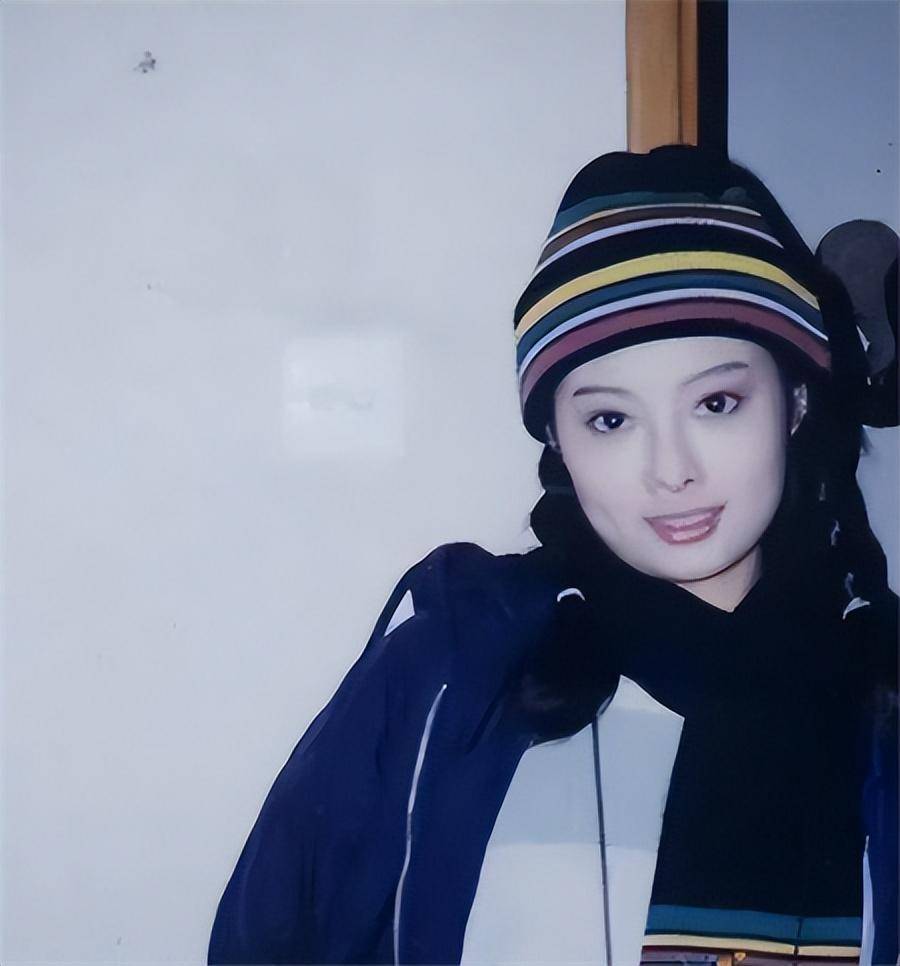 事实证明,6年前被吐槽"疯女人"的袁立,才是真的人间清醒