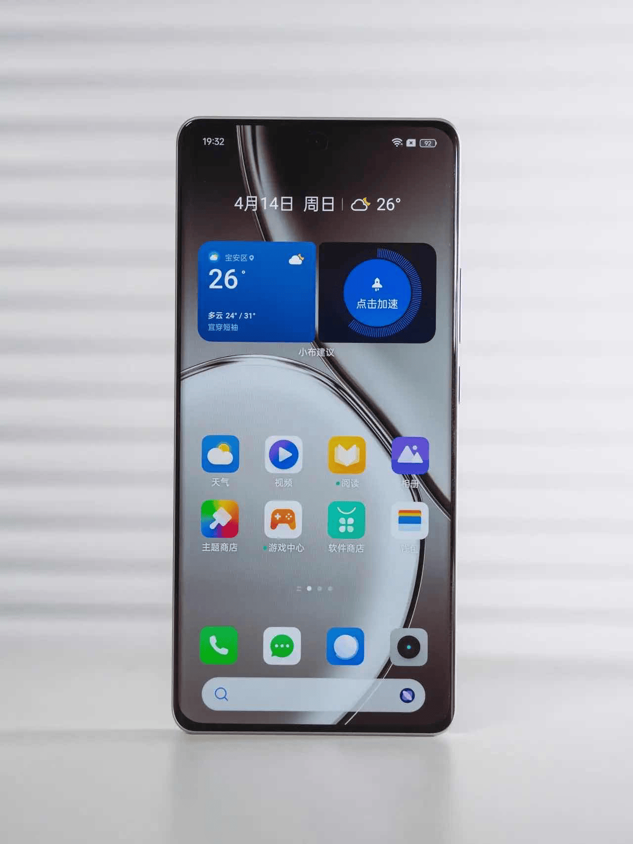 其次,真我gt neo6 se在续航上还配备了5500毫安的大容量电池以及100w