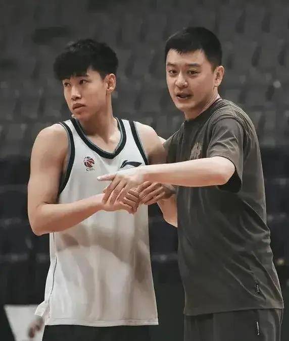 辽宁男篮备战季后赛杨鸣指导球队郭艾伦归来悬念揭晓
