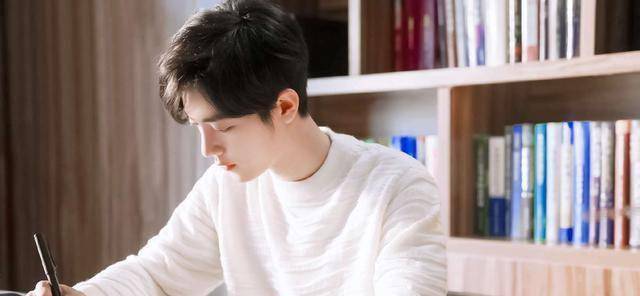 风波过后首次直面镜头肖战谈对管理粉丝的看法