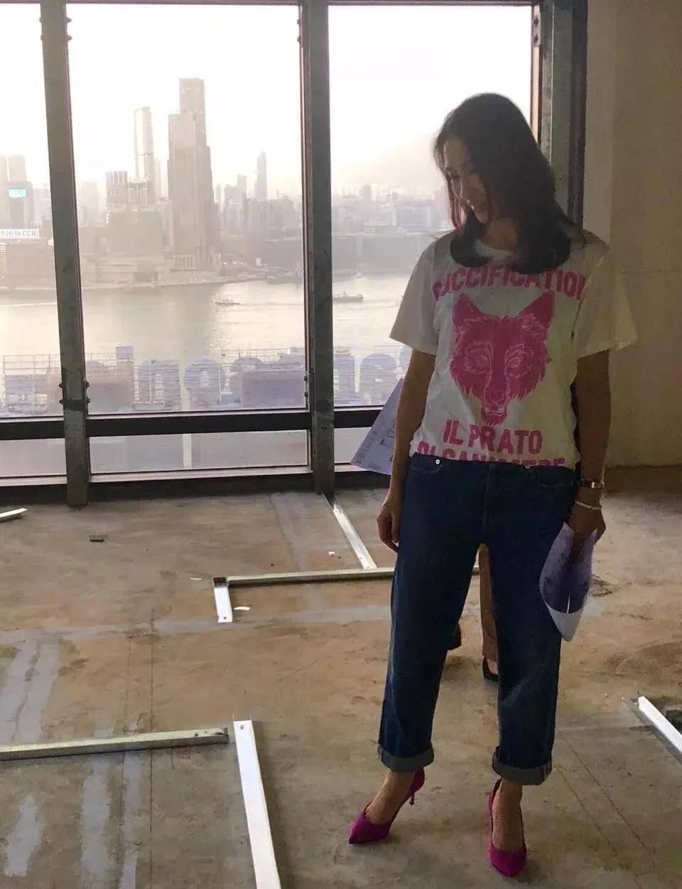 原创黎姿庆52岁晒生日照不修图就是保养很好的奶奶但还是很漂亮比同龄