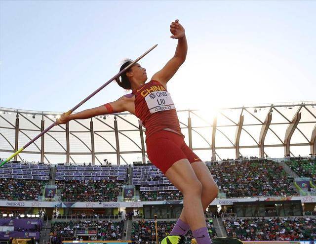 中国15岁田径新秀崭露头角刷新标枪世青纪录或成冉冉升起的超级新星