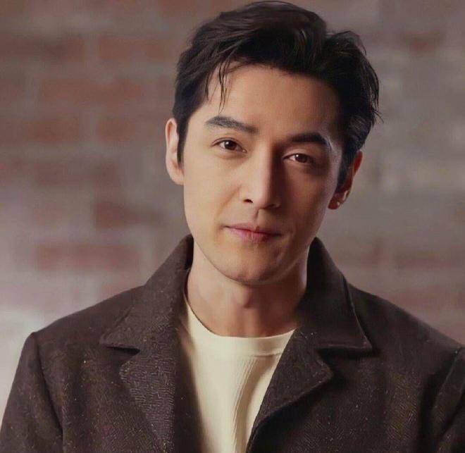 原创太长脸胡歌宋轶同上新闻联播两人在朝鲜担任主持人引热议