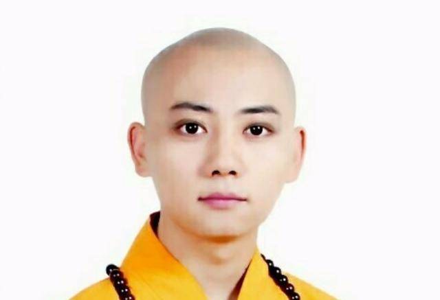 13岁出家23岁当住持这位中国90后法师长相清秀如同女子