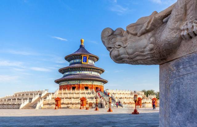 北京的历史文化了如指掌,能够生动地为游客讲解每个景点的故事和背景