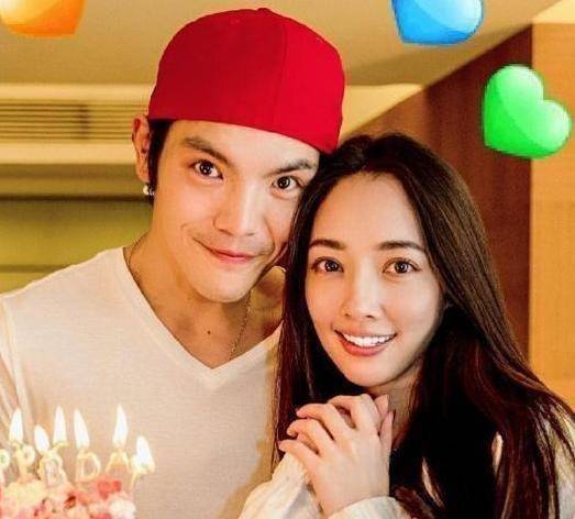 郭碧婷带女儿游玩,"龙五"向华强成了贴心保镖,抱着孙女不肯放_向佐和
