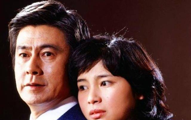 宇津井健照顾爱妻40年不离不弃83岁去世当天迎娶60年前初恋