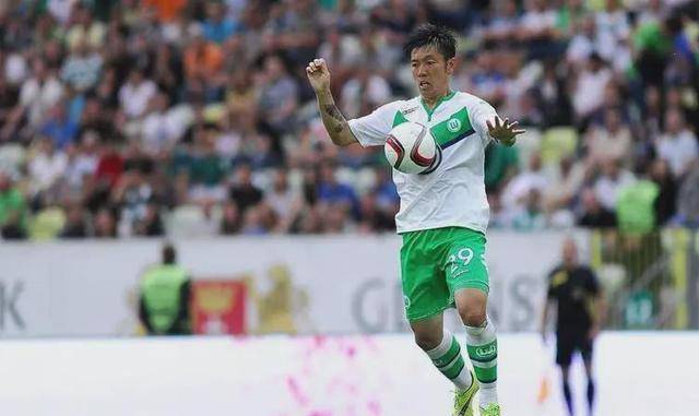 尤为人知的是那张"狼堡大胜对手,张稀哲帽子戏法"的图片新闻,使他愤恨